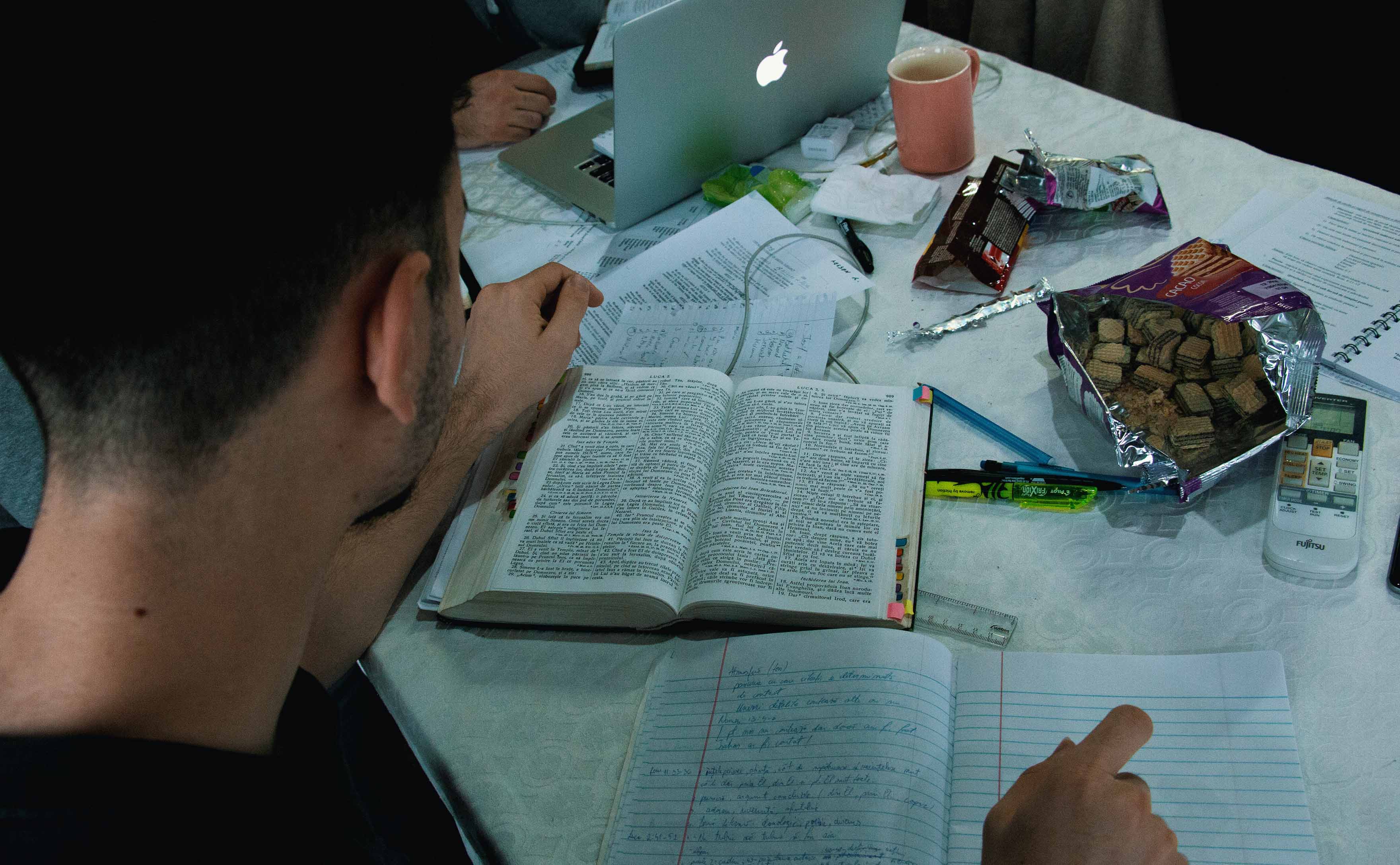 Low size_09 boy bible study